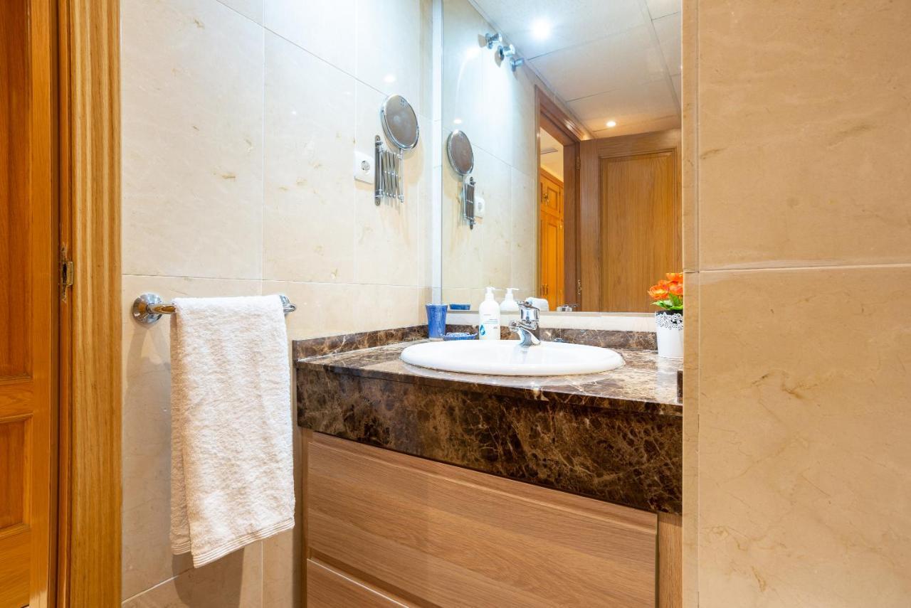 מאלגה Apartamento Con Parking Puerto Nuevo 8 מראה חיצוני תמונה